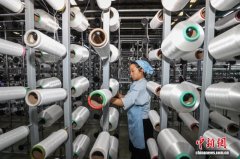 贵州毕节：冲刺四季度 纺织企业生产忙